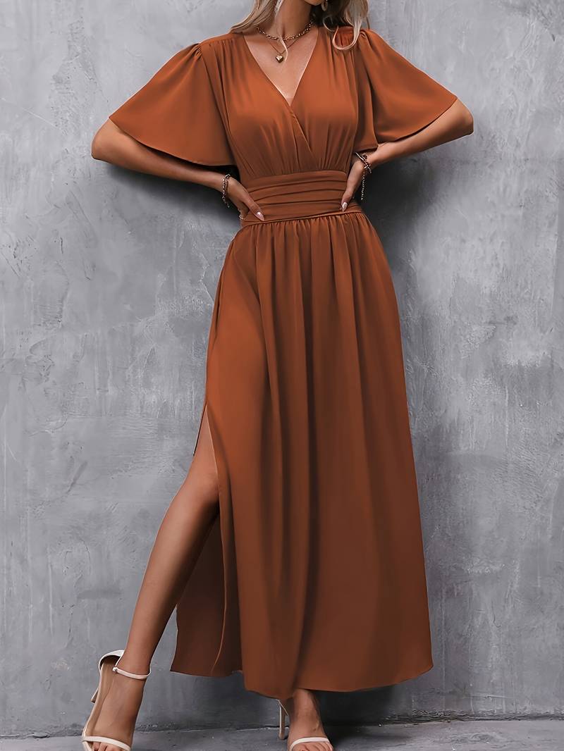 Amara – Kleid mit Rüschenkragen und plissierter Taille