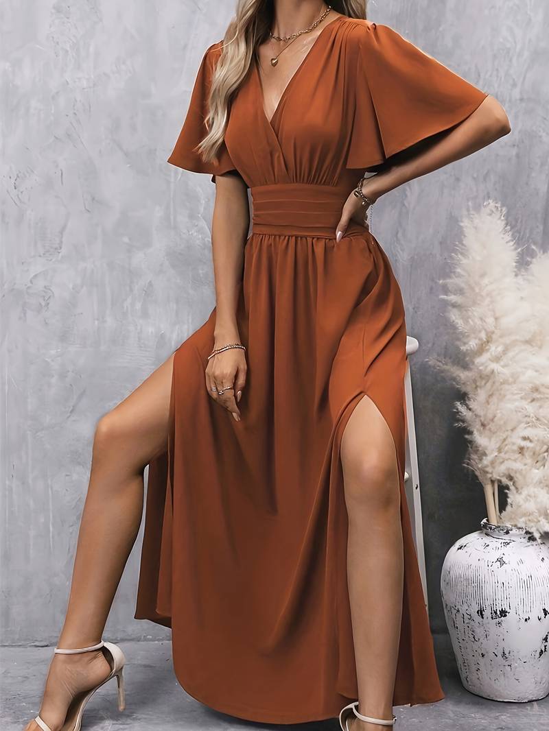 Amara – Kleid mit Rüschenkragen und plissierter Taille