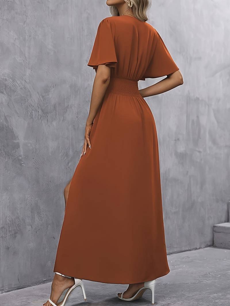 Amara – Kleid mit Rüschenkragen und plissierter Taille