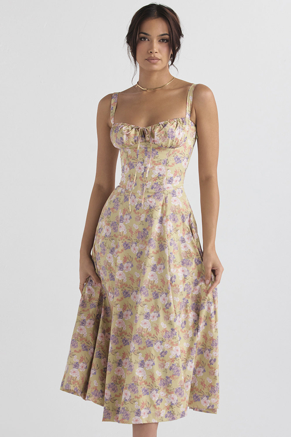 Elanora – Feminines Trägerkleid mit floralem Print und zeitloser Eleganz