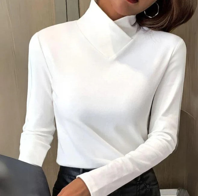 Mira – Schlichtes, weißes T-Shirt mit eleganter Note