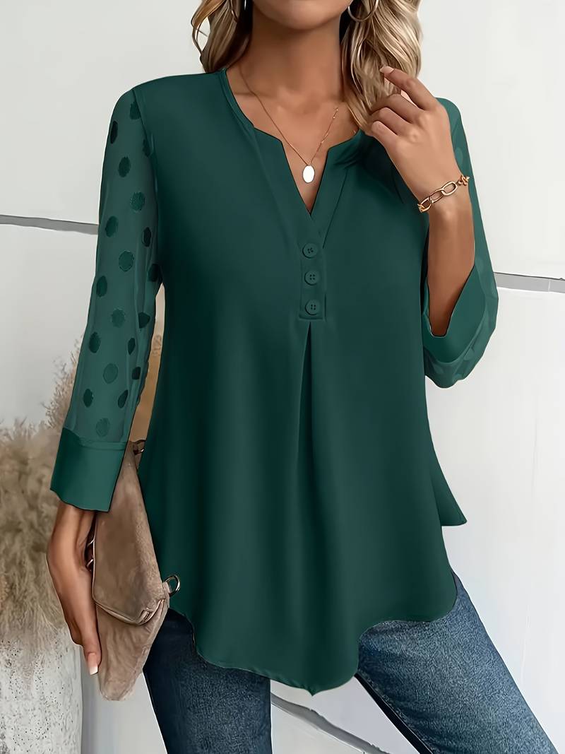 Elara – Elegantes Langarmtop mit modernem Kerbausschnitt