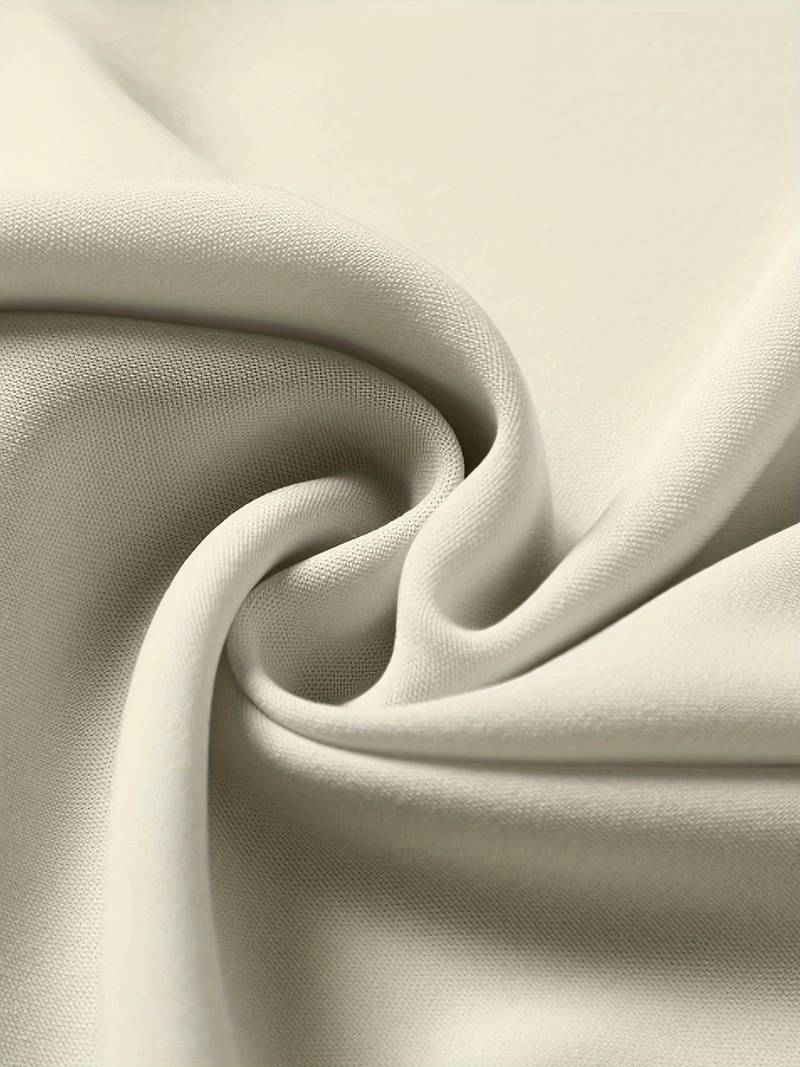 Elara – Elegantes Langarmtop mit modernem Kerbausschnitt