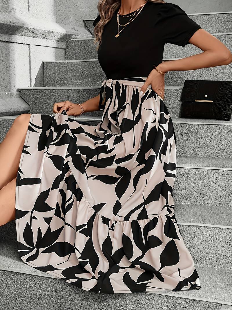 Flora – Kleid mit Blumendruck und charmantem Rundhalsausschnitt