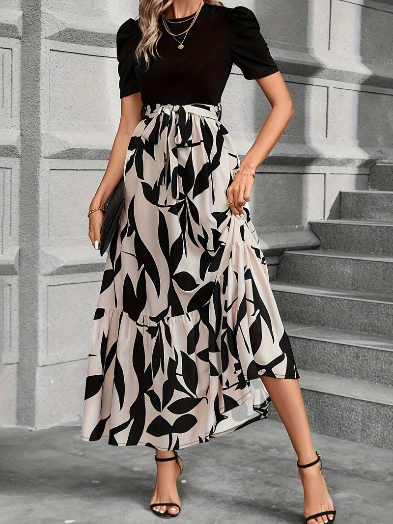 Flora – Kleid mit Blumendruck und charmantem Rundhalsausschnitt