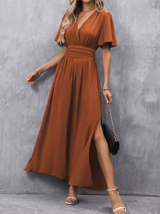 Amara – Kleid mit Rüschenkragen und plissierter Taille