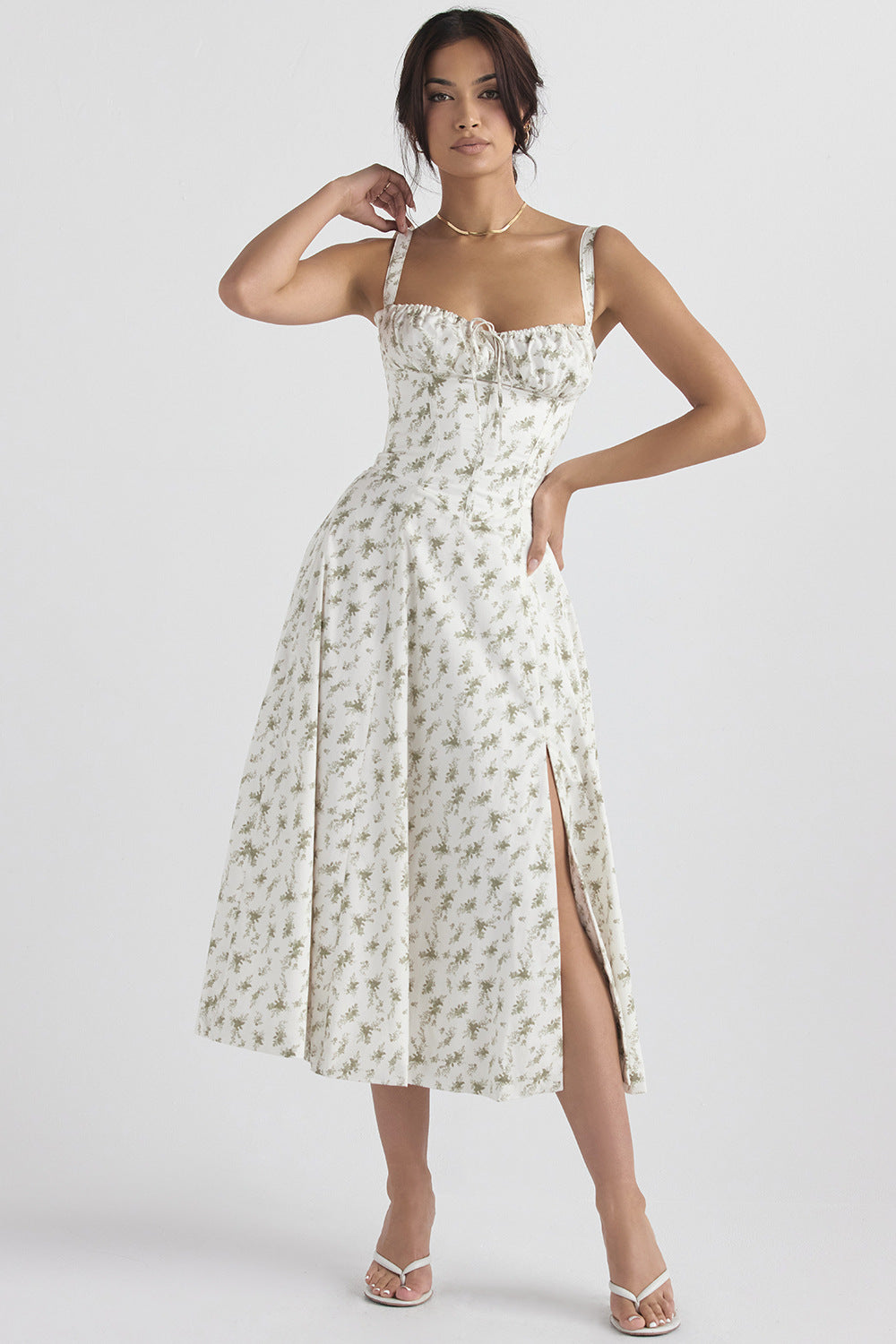 Elanora – Feminines Trägerkleid mit floralem Print und zeitloser Eleganz