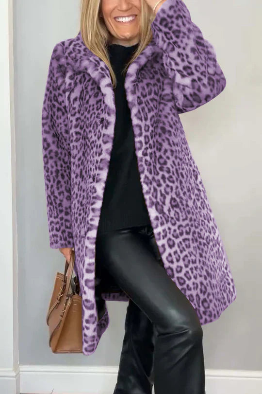 Malina – stilvoller Wintermantel mit dezentem Leo-Print