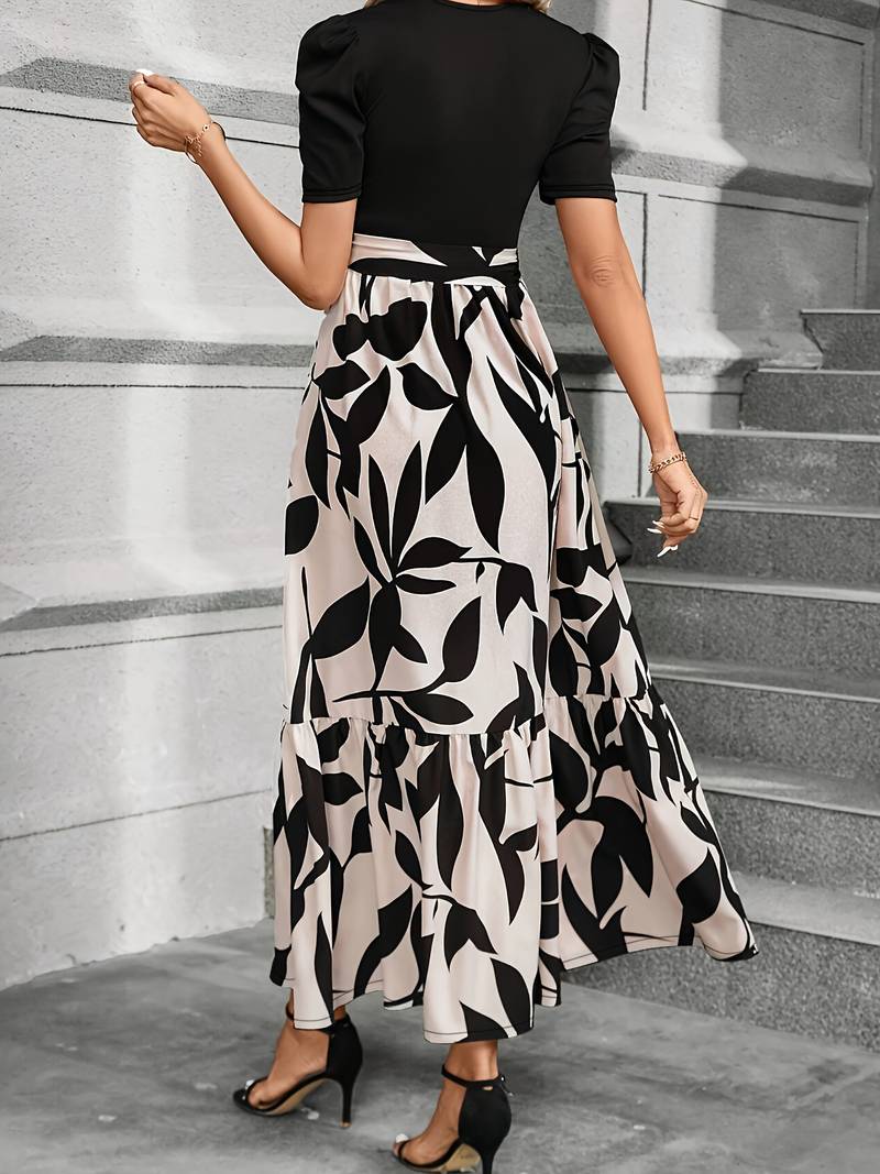 Flora – Kleid mit Blumendruck und charmantem Rundhalsausschnitt