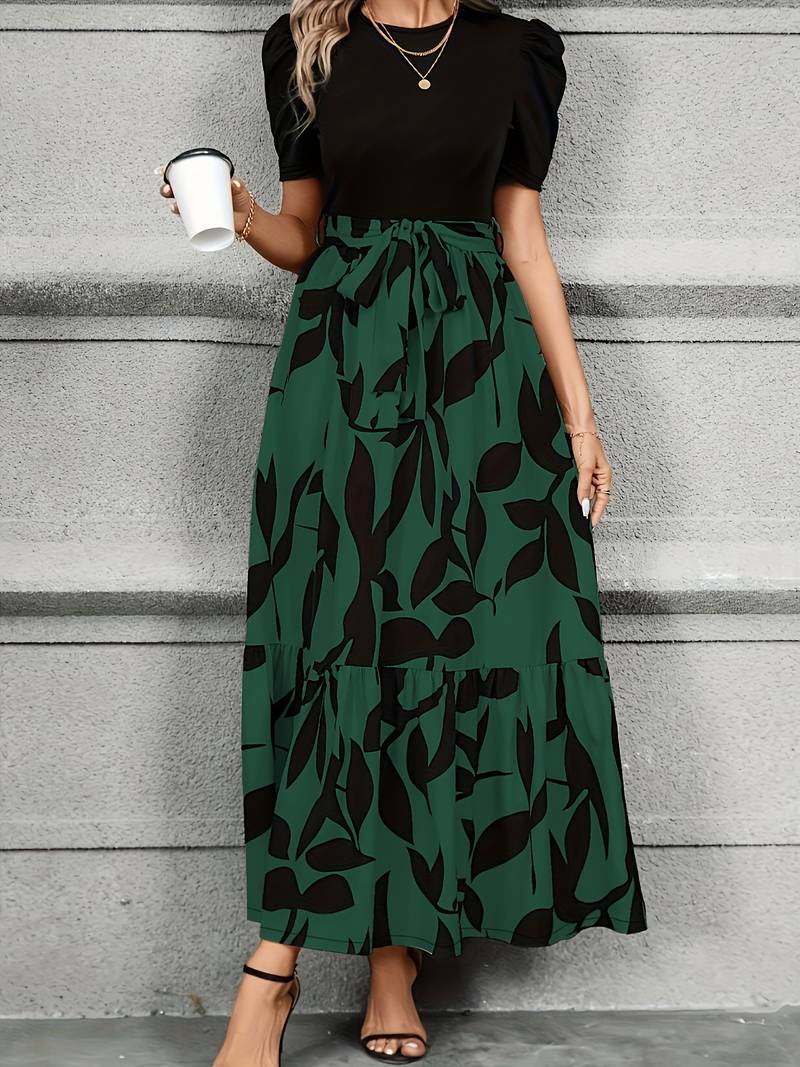 Flora – Kleid mit Blumendruck und charmantem Rundhalsausschnitt
