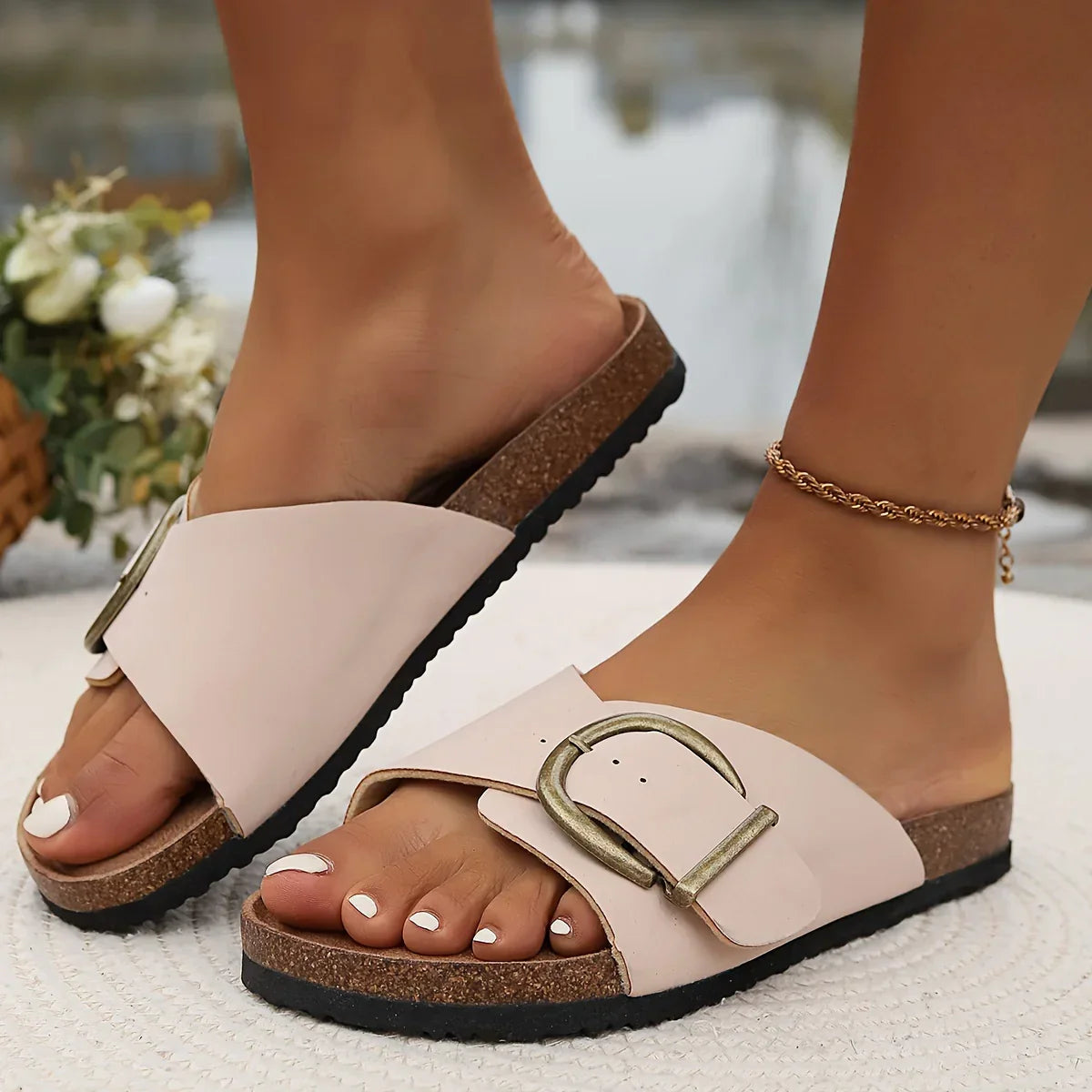 Lina – Damen Korkpantoletten mit Schnallenriemen-Design