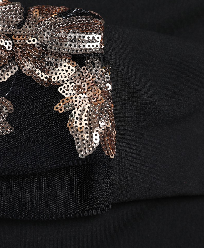 Alina – Kühles Trägershirt mit floralen Paillettenakzenten
