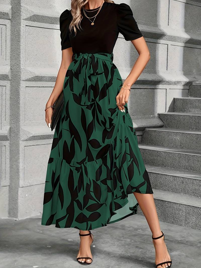 Flora – Kleid mit Blumendruck und charmantem Rundhalsausschnitt
