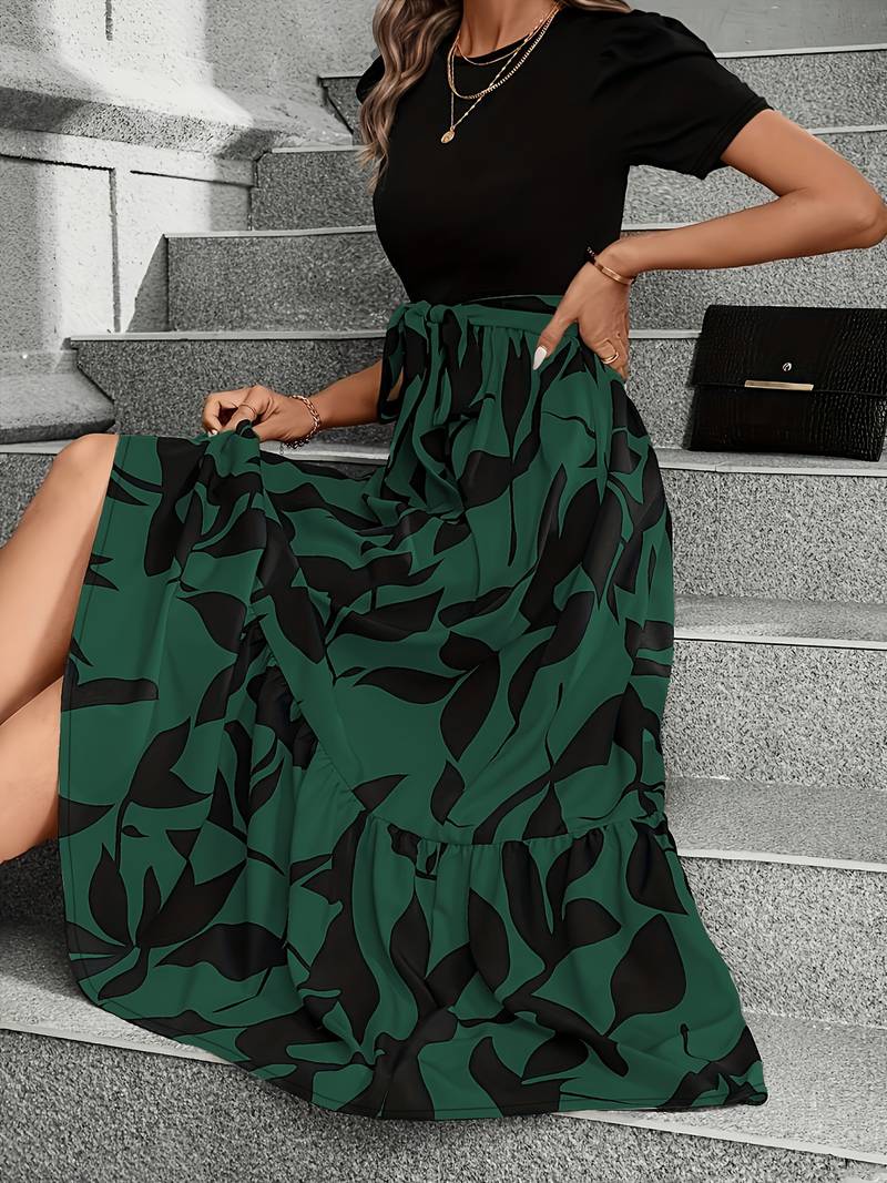 Flora – Kleid mit Blumendruck und charmantem Rundhalsausschnitt