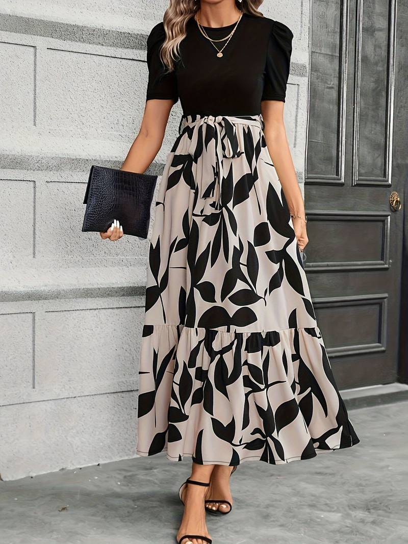 Flora – Kleid mit Blumendruck und charmantem Rundhalsausschnitt