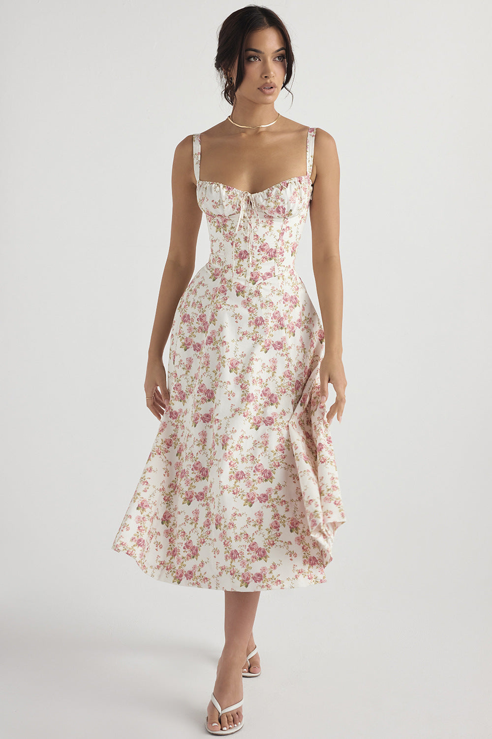 Elanora – Feminines Trägerkleid mit floralem Print und zeitloser Eleganz