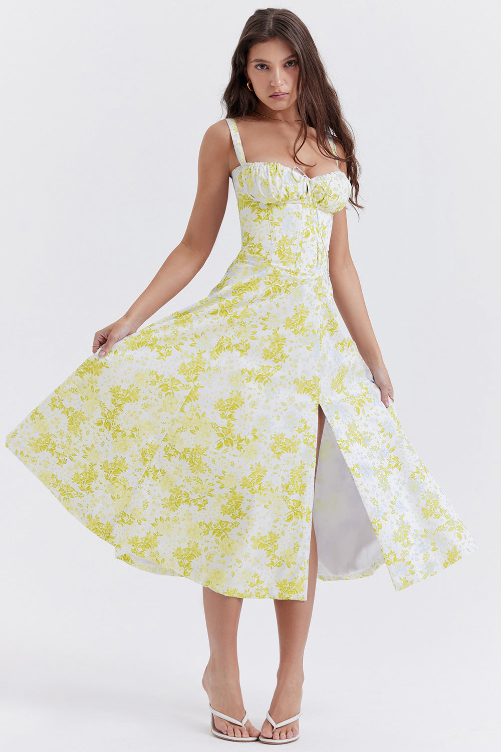Elanora – Feminines Trägerkleid mit floralem Print und zeitloser Eleganz