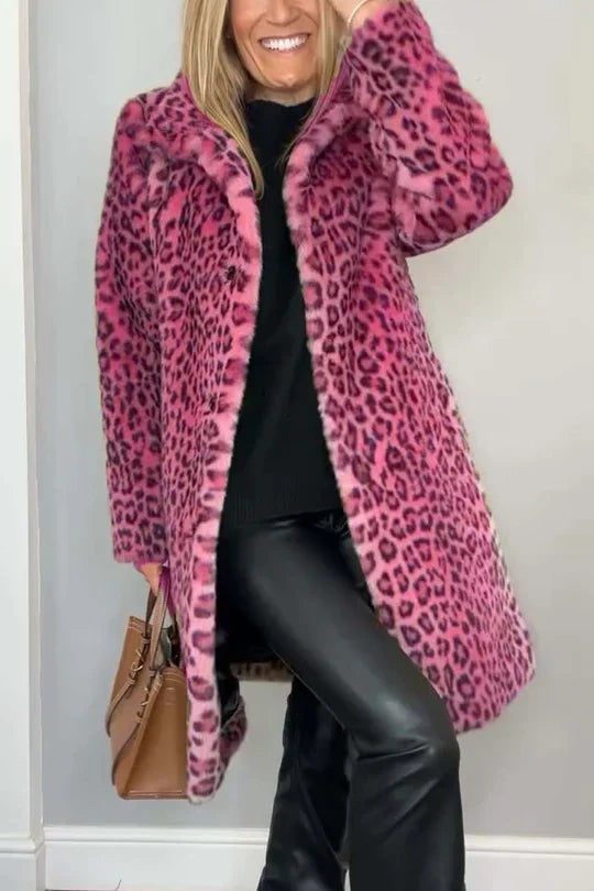 Malina – stilvoller Wintermantel mit dezentem Leo-Print