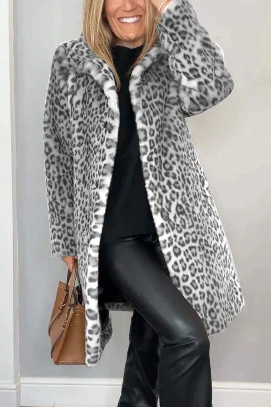 Malina – stilvoller Wintermantel mit dezentem Leo-Print