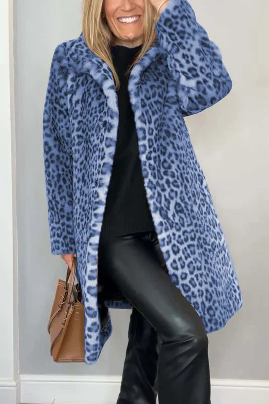 Malina – stilvoller Wintermantel mit dezentem Leo-Print